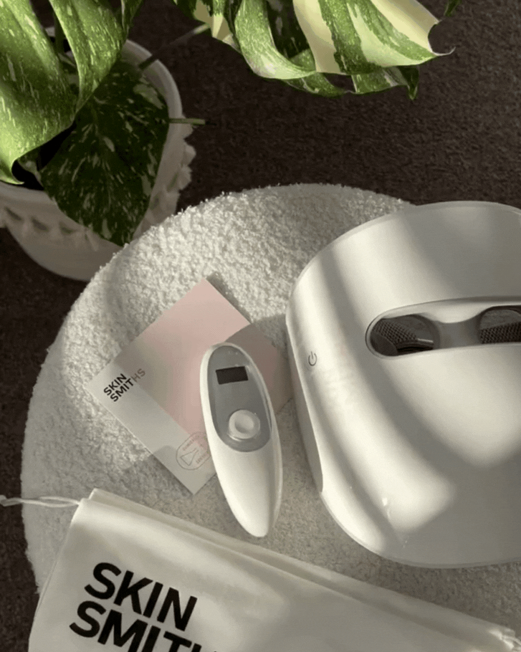 At home vs in-clinic LED Light Therapy: What's the difference?